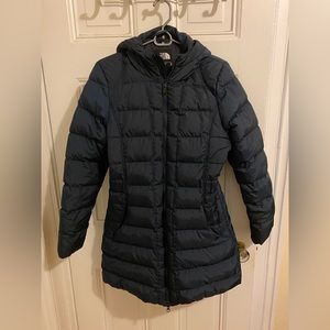 North Face dark blue puffy jacket, great condition!